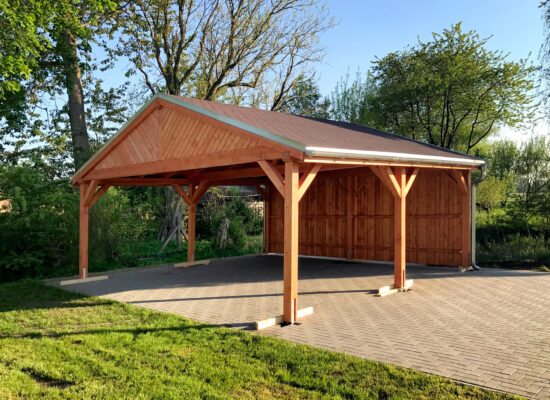 Drewniana wiata garażowa firmy TRAK